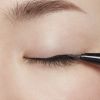 Tehostava nestemäinen eyeliner