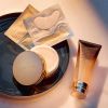 Advanced Night Cleansing Balm -puhdistusaine, jossa on runsaasti rasvaa sisältävää öljyä
