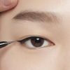 Tehostava nestemäinen eyeliner