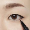 Tehostava nestemäinen eyeliner